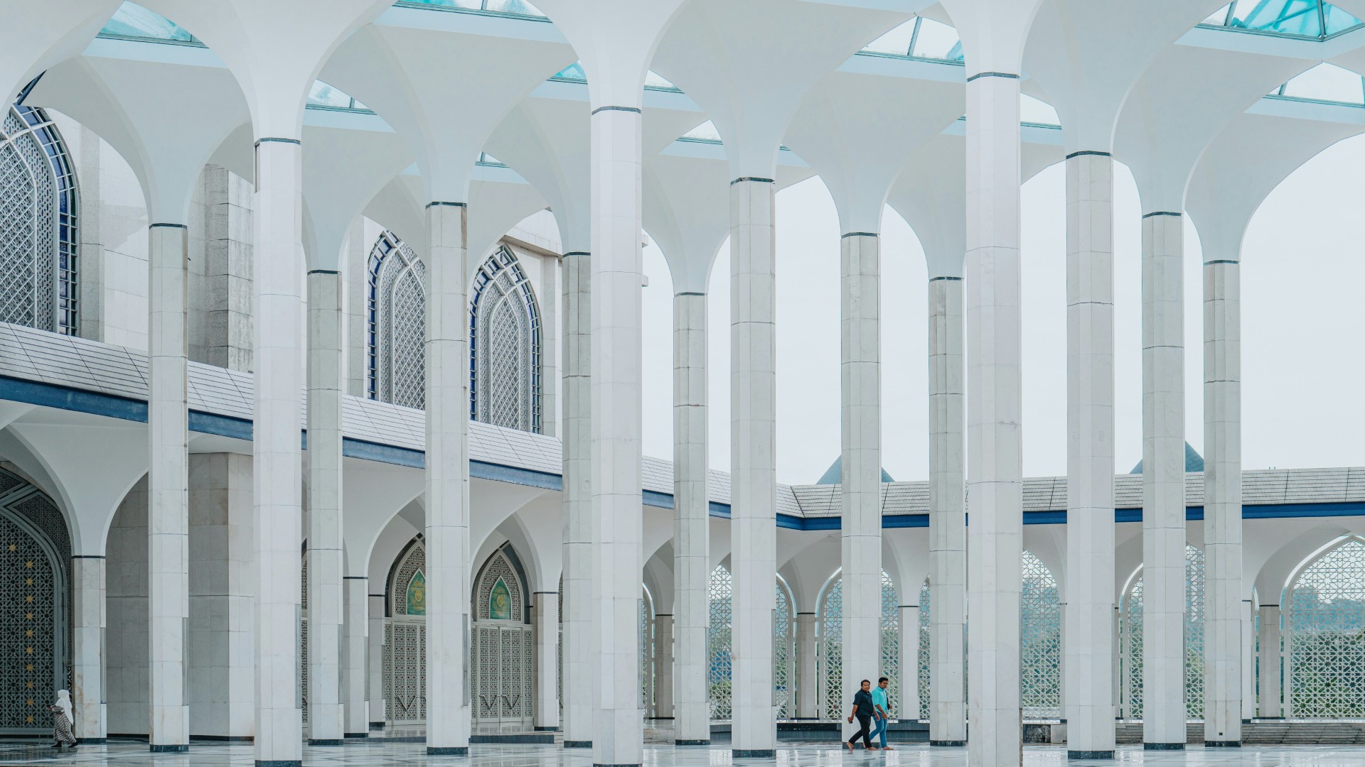 A Muslim Guide to Soft-Life Content Without Softening Your Standards