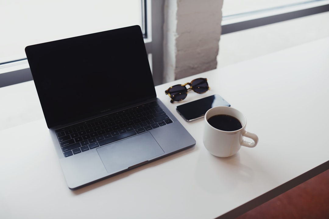 Cover image for: How to Keep Coffee Warm at Your Desk in 2026