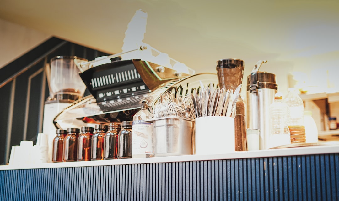 Compact counter drink station with milk frother and kettle for coffee and cocoa