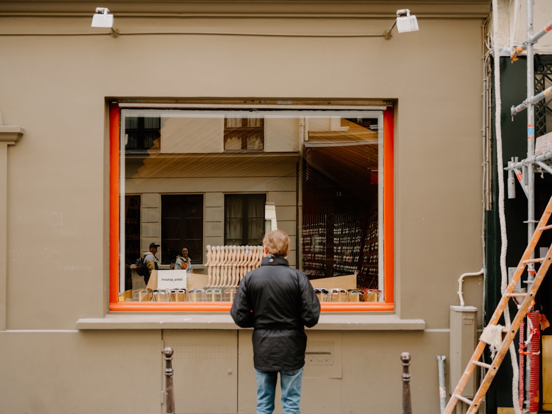 How to Prepare Digital Signs and Screens for Customers cover photo