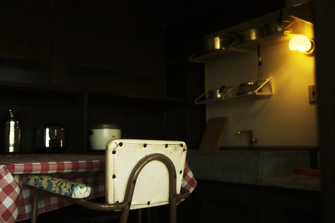 The first 72 hours after a lease: a calm operations routine for small landlords Image
